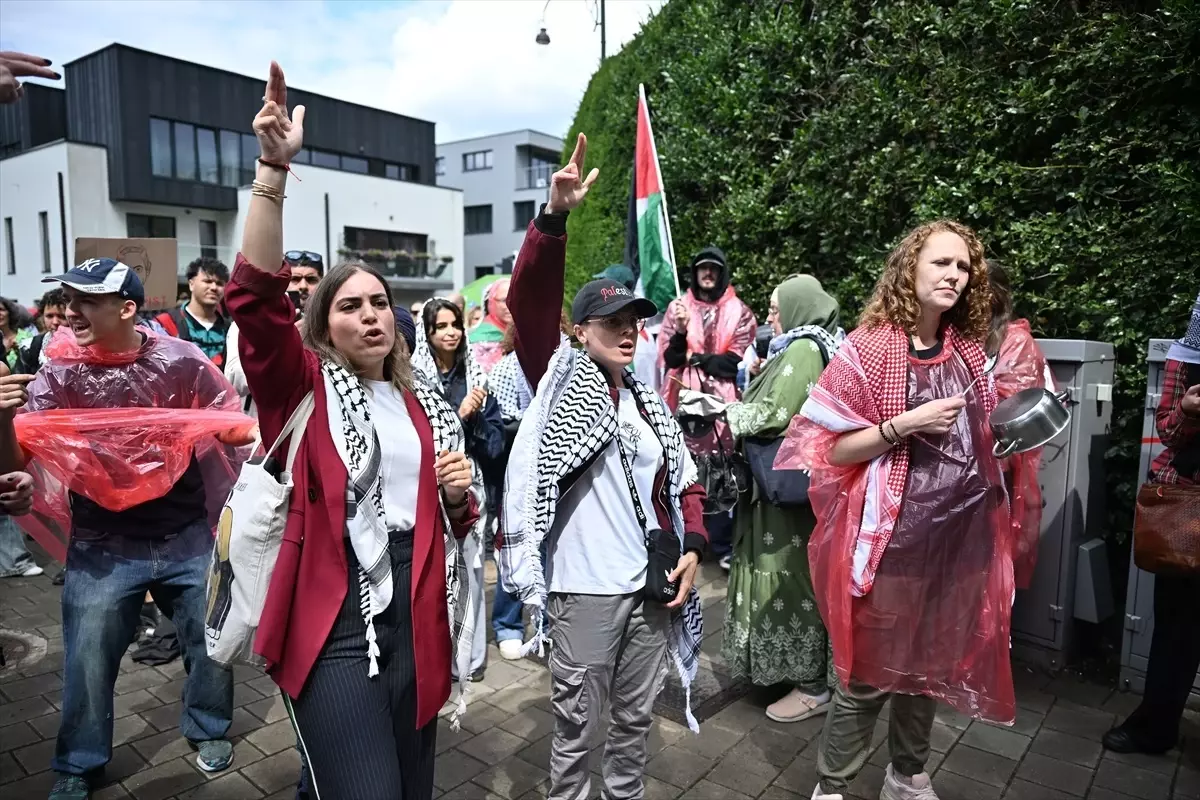 Brüksel'de Filistin Destekçileri Gazze'deki Açlık Krizini Protesto Etti