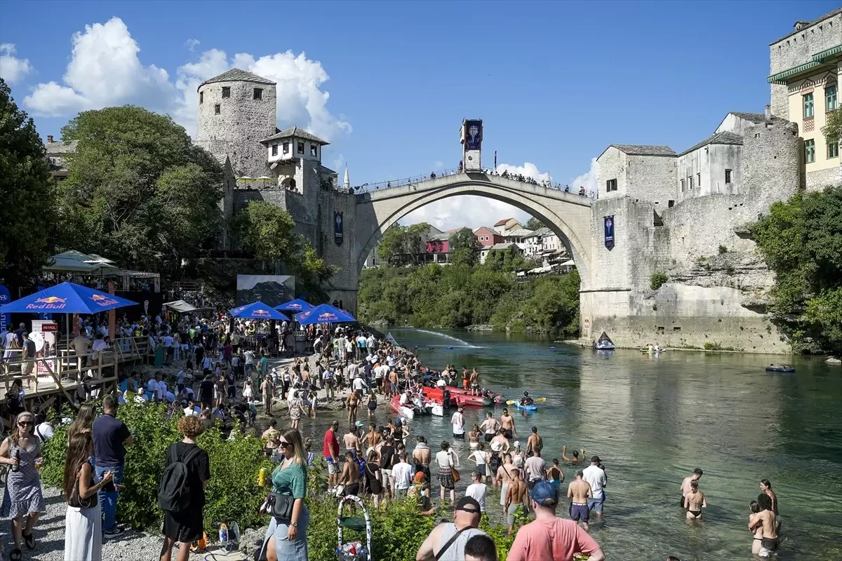 Red Bull Cliff Diving Serisi Mostar Köprüsü'nde Yapıldı