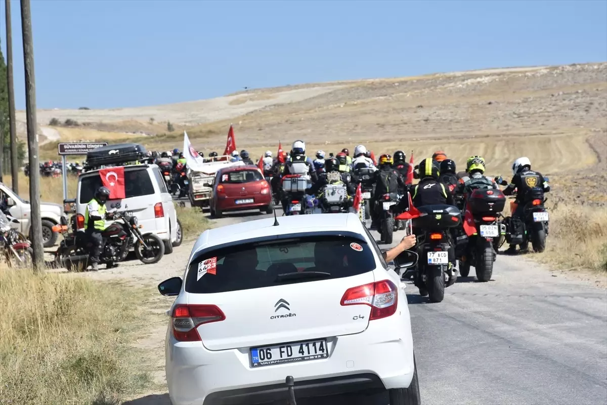 Motosiklet gönüllüleri, Büyük Taarruz'u 'süvarinin izinden' giderek anıyor