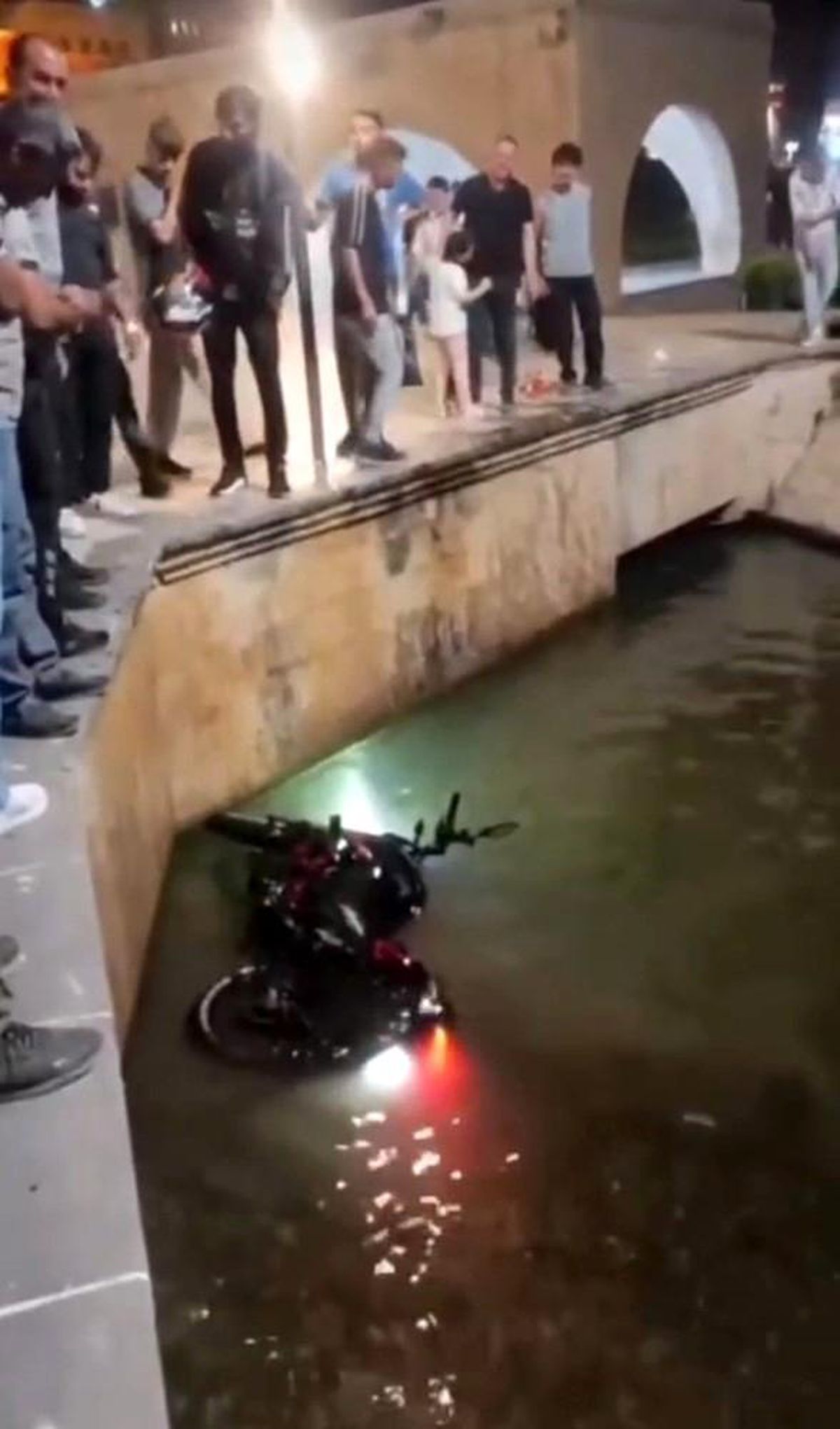 Motosiklet Balıklıgöl'e Düştü