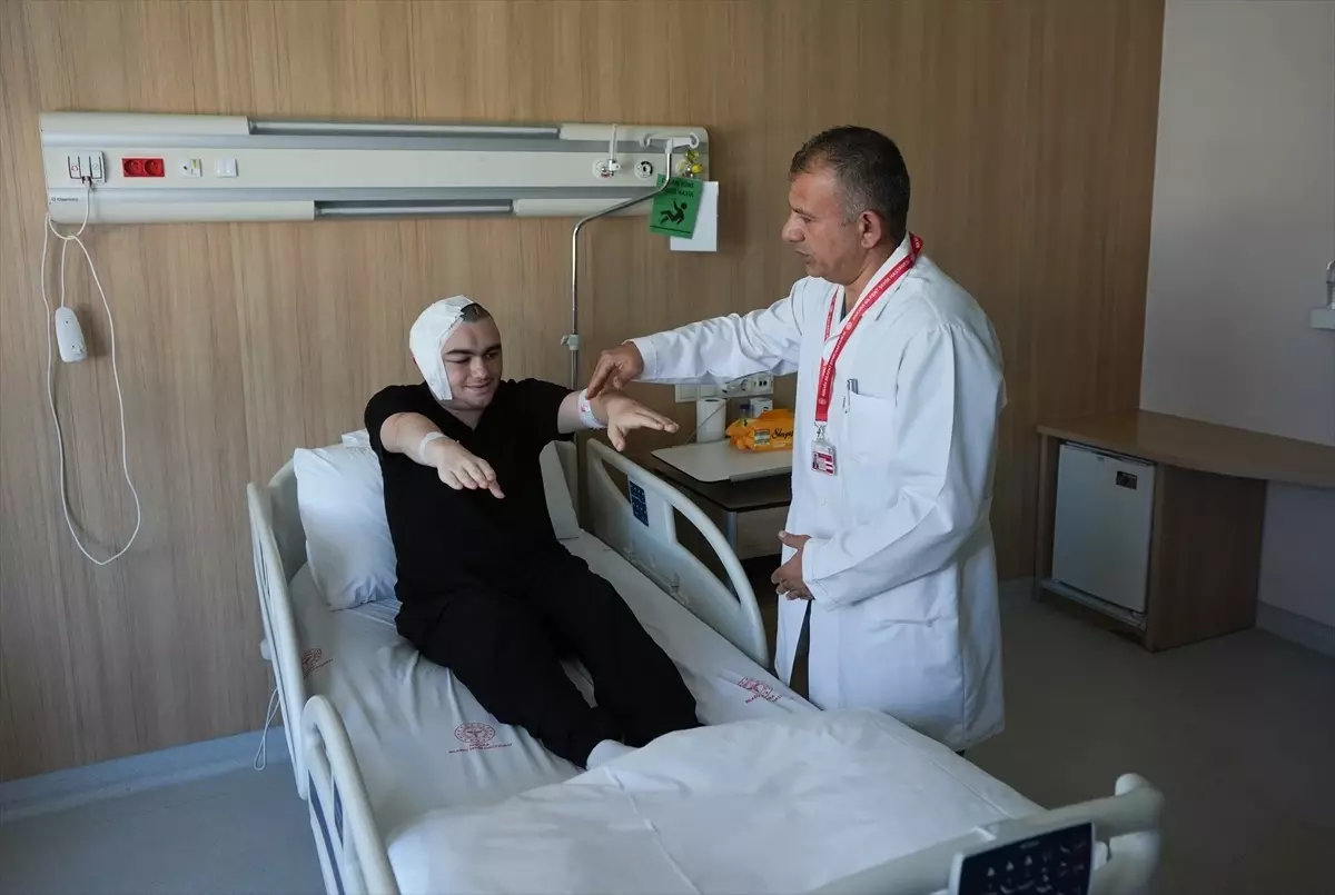 Moyamoya Hastalığına Yakalanan Genç, Ankara'da Tedavi Olup Sağlığına Kavuştu