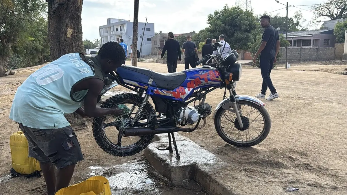 Mozambik'te Kurban Bayramı Hazırlıkları: Zambezi Nehri Kenarında Temizlik Geleneği