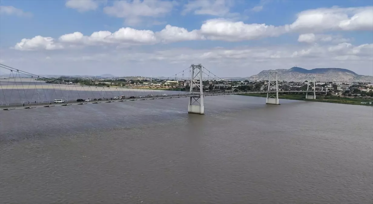Zambezi Nehri ve Samora Machel Köprüsü Havadan Görüntülendi