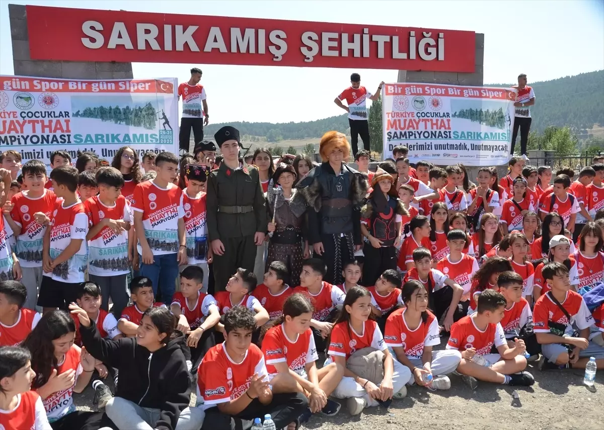 Muaythai sporcuları, Sarıkamış şehitlerine saygı yürüyüşü yaptı