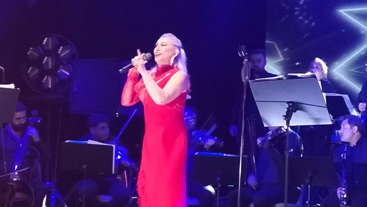 Muazzez Ersoy, Manavgat'ta Konser Verdi
