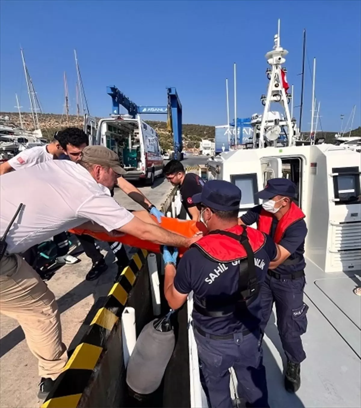 Marmaris ve Bodrum Açıklarında Tekne Kazası: 2 Kişi Tahliye Edildi
