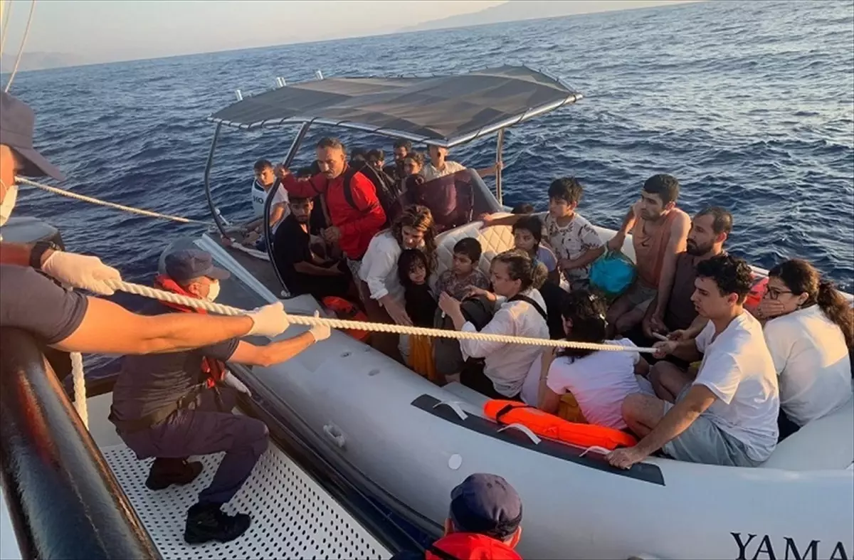 Marmaris Açıklarında 35 Düzensiz Göçmen Kurtarıldı