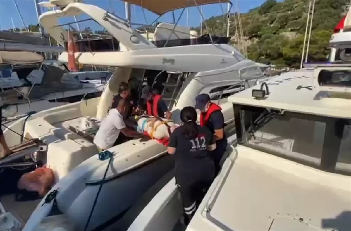 Dalaman'da Motor Yatta Yaralanan Kişi Tahliye Edildi