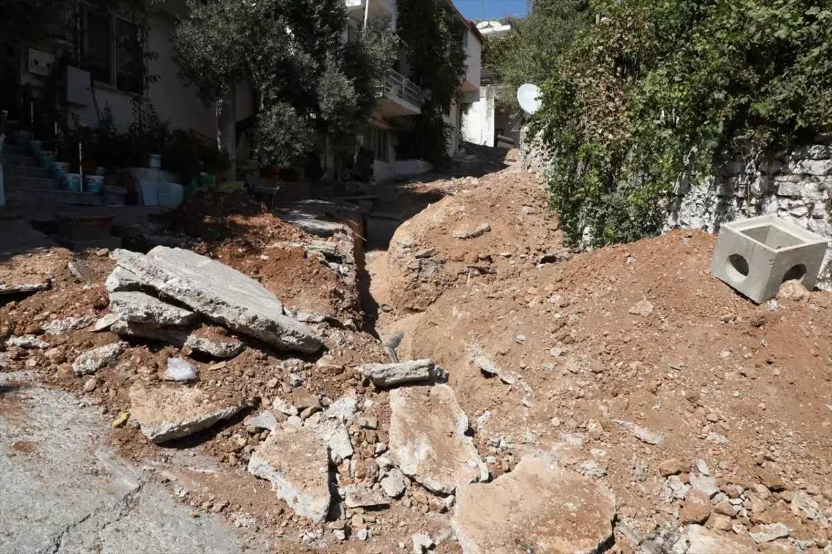 Menteşe'de İçme Suyu ve Kanalizasyon Hatları Yenileniyor