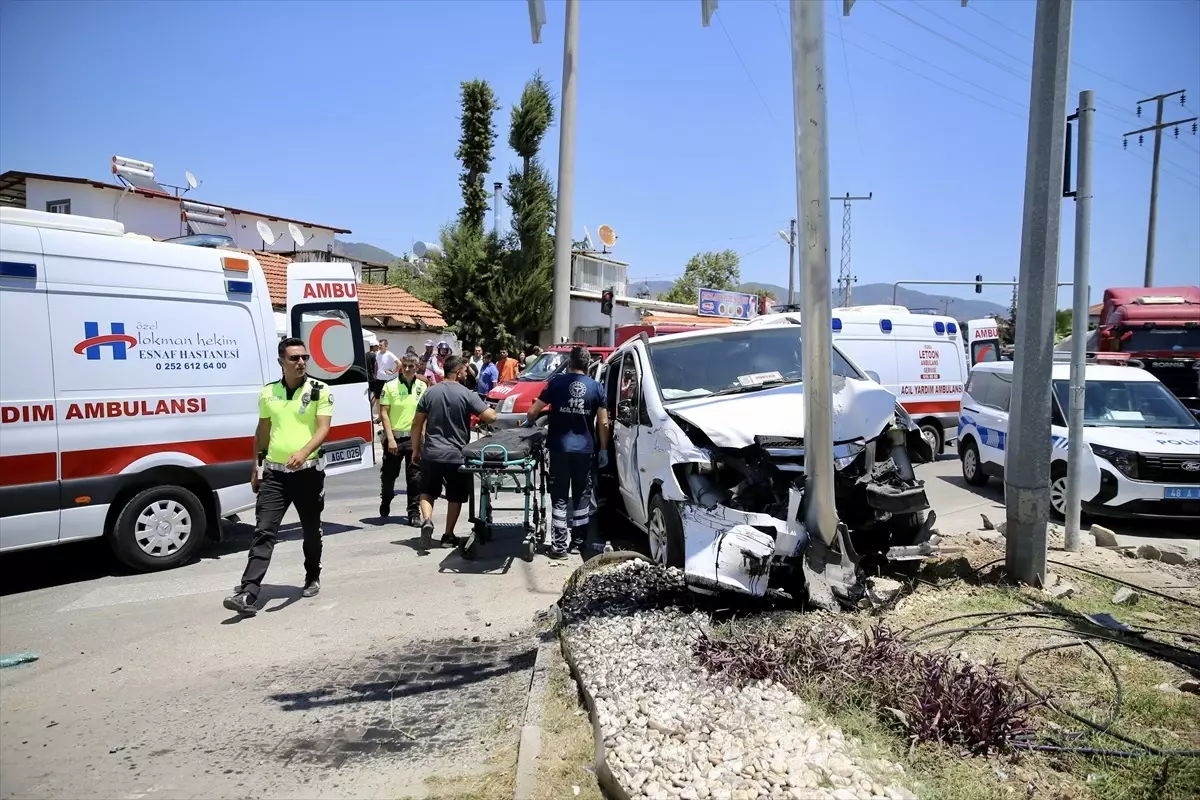 Fethiye'de Trafik Kazası: 11 Yaralı