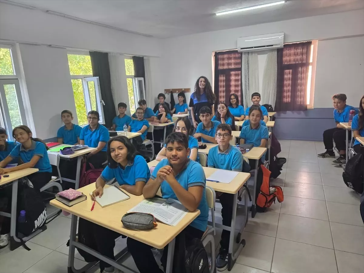 Dalaman'da Ortaokul Öğrencilerine Güvenli İnternet Eğitimi
