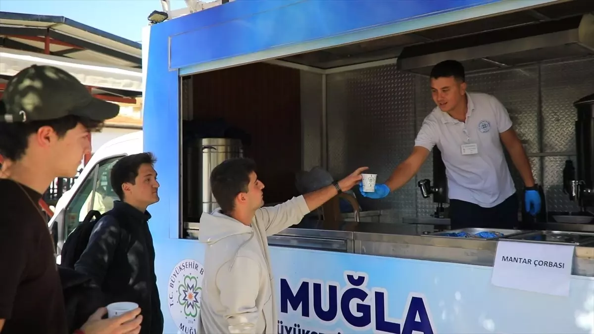 Muğla'da Öğrencilere Sıcak Çorba İkramı Başlatıldı