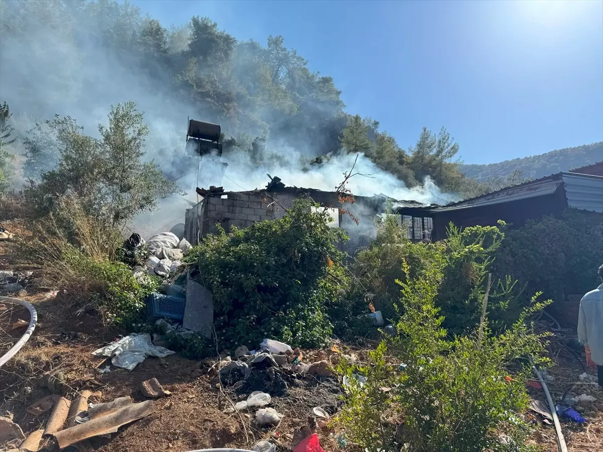 Uyuşturucu Bağımlısı Genç, Ailesiyle Tartıştıktan Sonra Evi Ateşe Verdi
