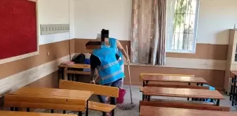 Muğla'da yükümlüler okul temizliği yaptı