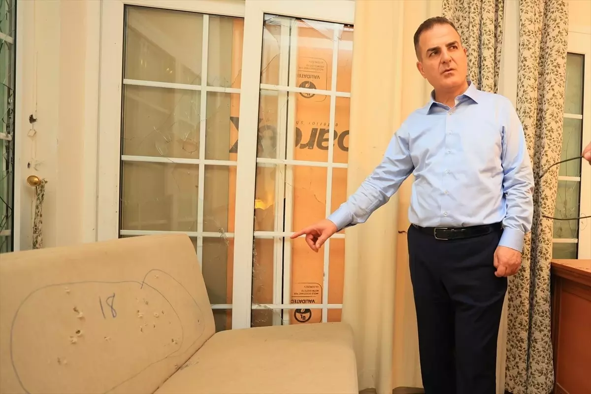 Muğla Valisi Akbıyık 15 Temmuz gecesinde Marmaris'teki saldırının izlerini inceledi