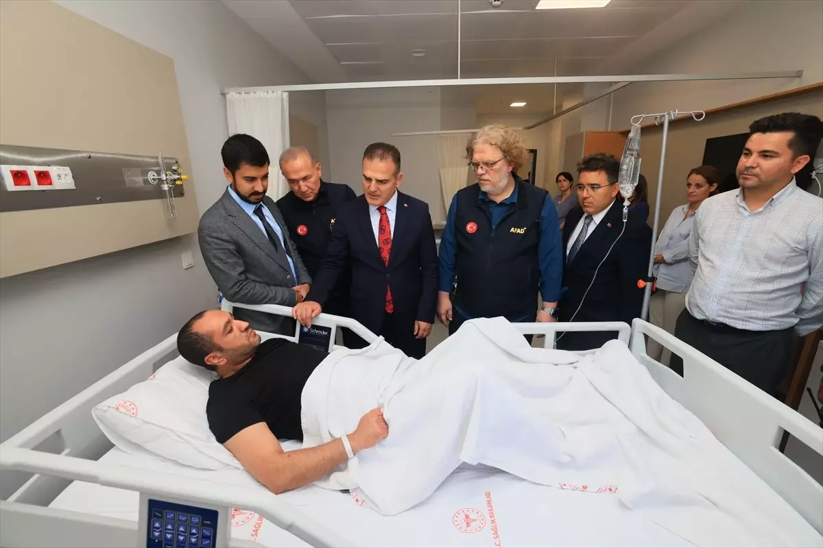 Muğla Valisi Akbıyık, Depremzedeleri Ziyaret Etti