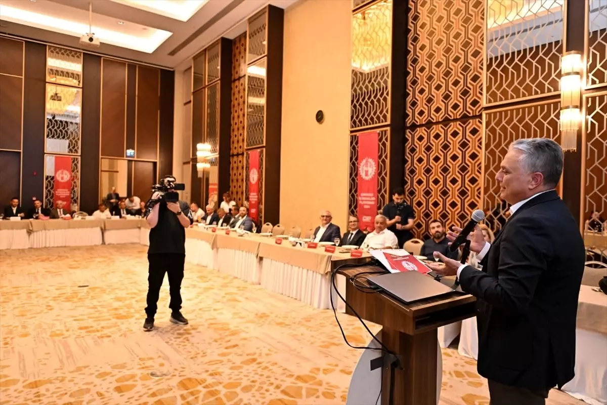 Muratpaşa Belediye Başkanı Ümit Uysal, Çorumlu İş İnsanlarıyla Buluştu