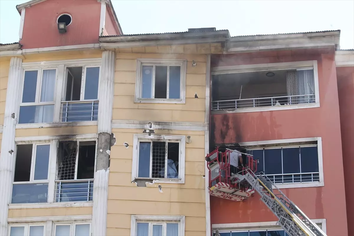 Muş'ta 7 Katlı Binada Yangın: 6 Kişi Hastaneye Kaldırıldı