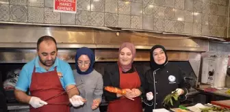 Muş'ta Kadınlar Aşçılık Kursunda Kebap ve Döner Pişirdi