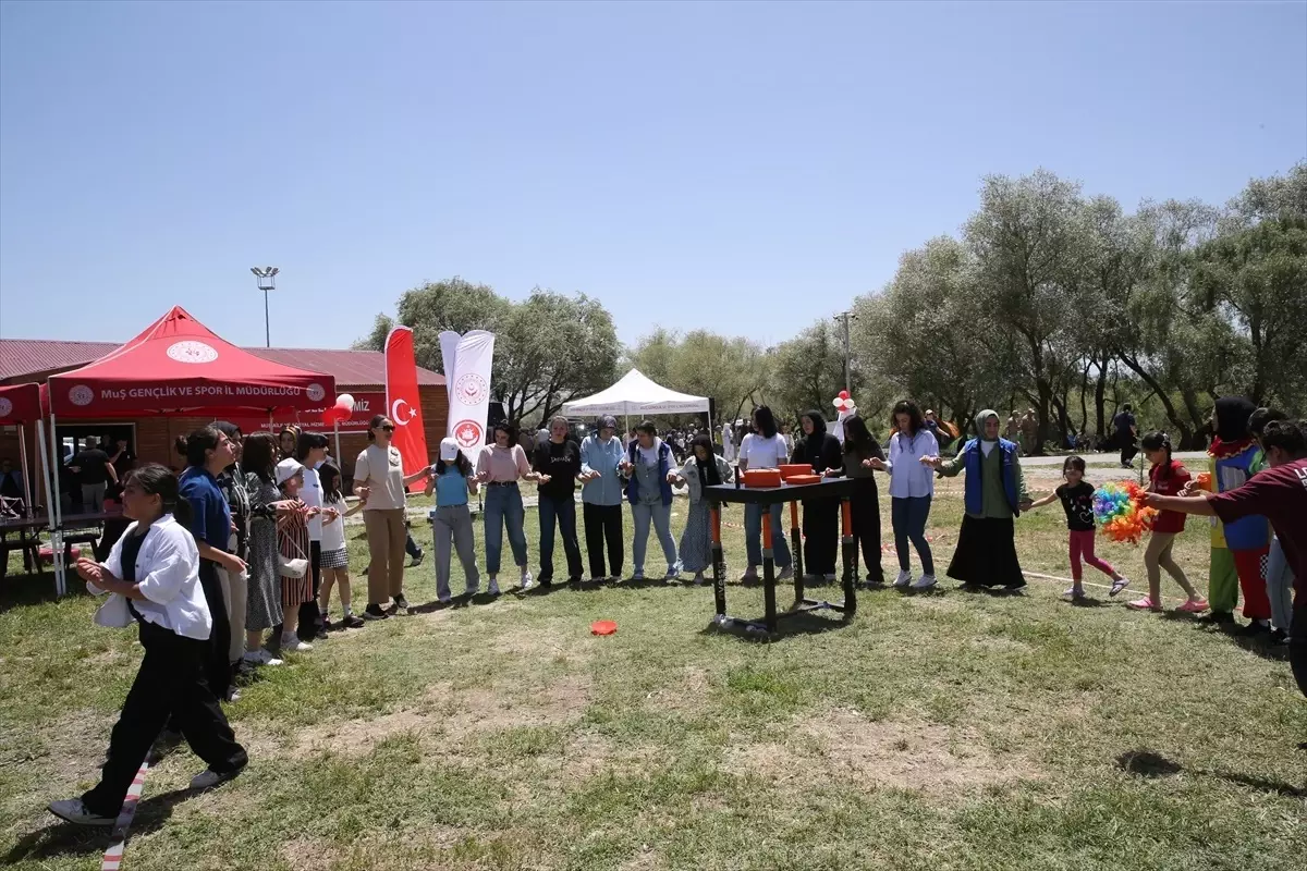 Muş'ta çocuklar Büyük Aile Festivali'nde doyasıya eğlendi