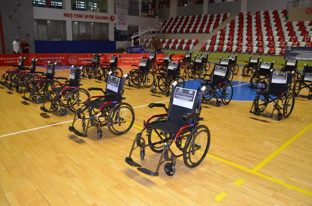 Muş'ta Engellilere Tekerlekli Sandalye Dağıtımı Yapıldı