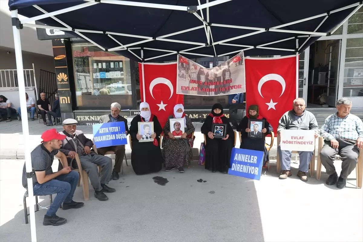 Muş'ta Aileler, PKK Tarafından Kaçırılan Çocukları İçin Eylem Düzenledi