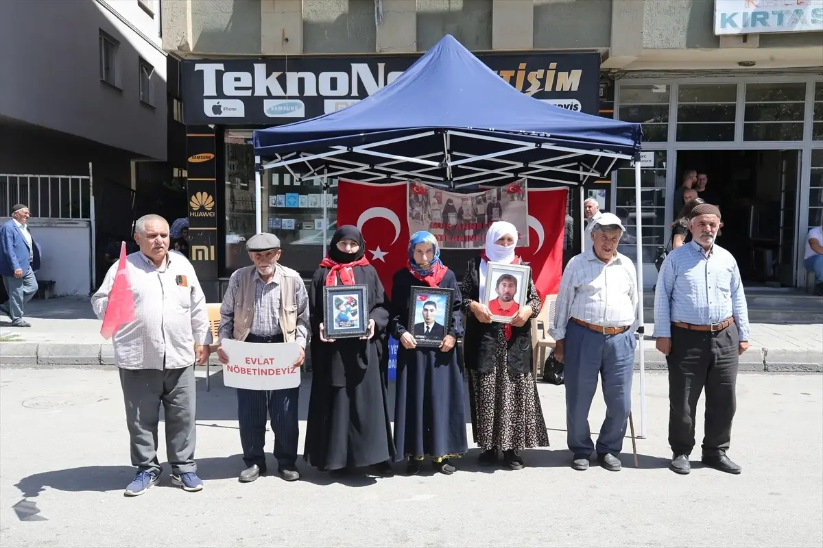 Muş'ta Ailelerin Çocukları İçin Eylemi Devam Ediyor