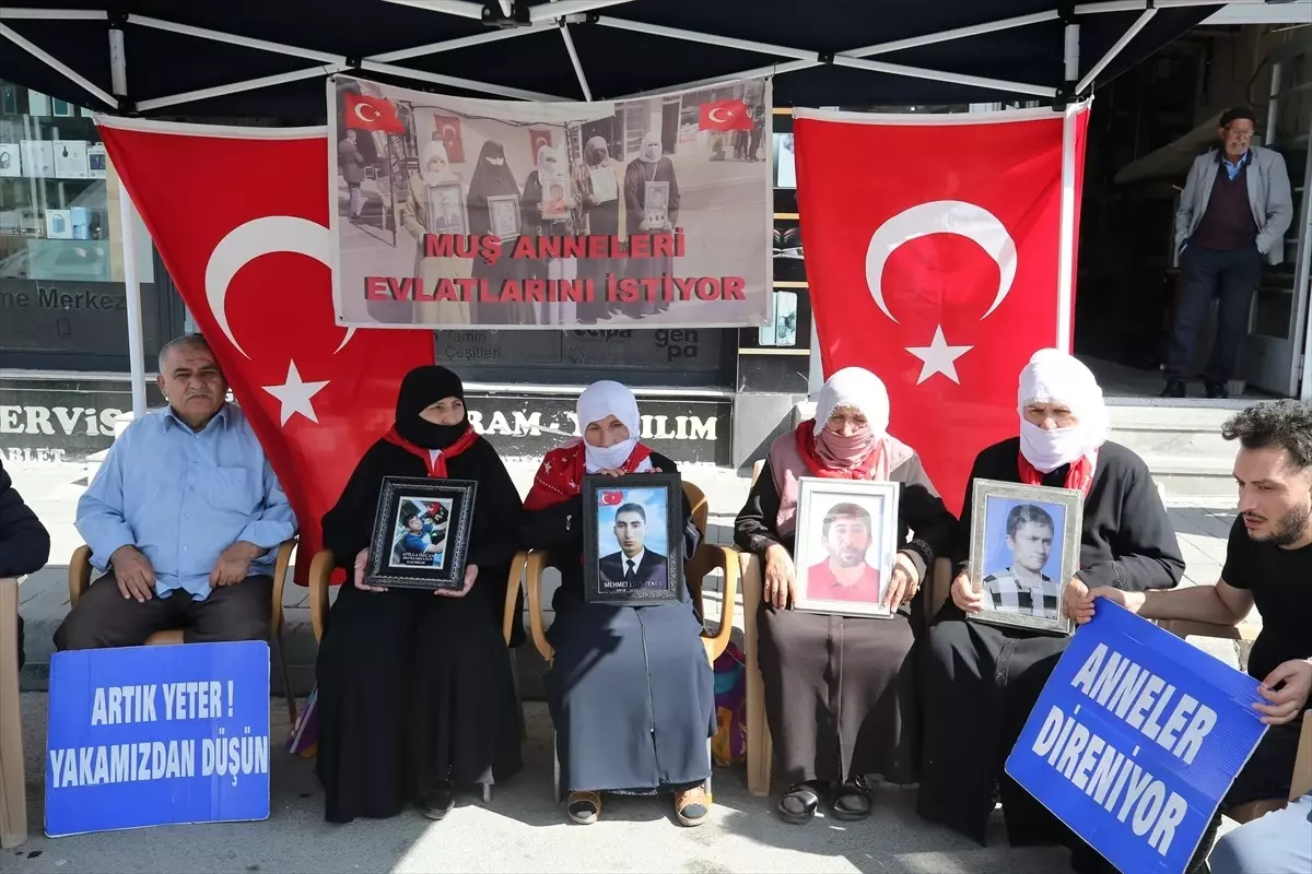 Muş'ta Ailelerin PKK'ya Yönelik Eylemi Devam Ediyor