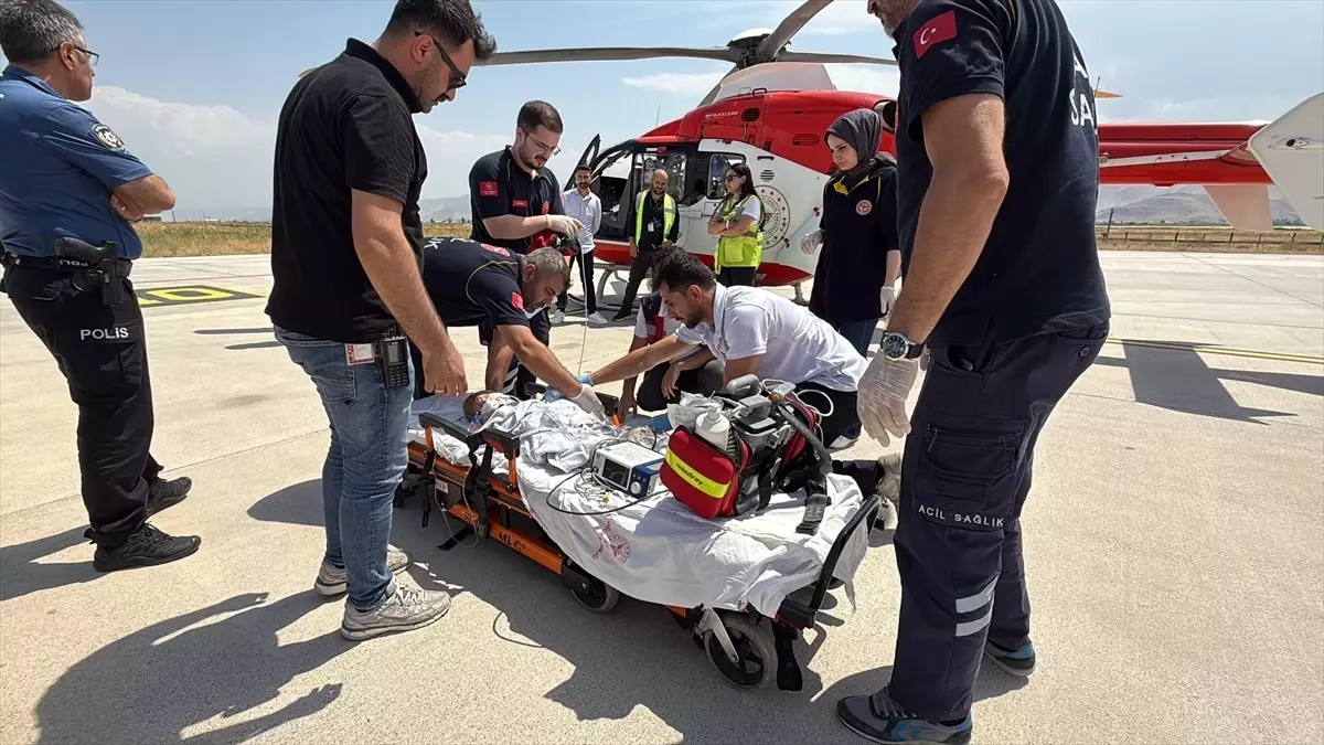 Hasta Bebek Ambulans Helikopterle Elazığ'a Nakledildi