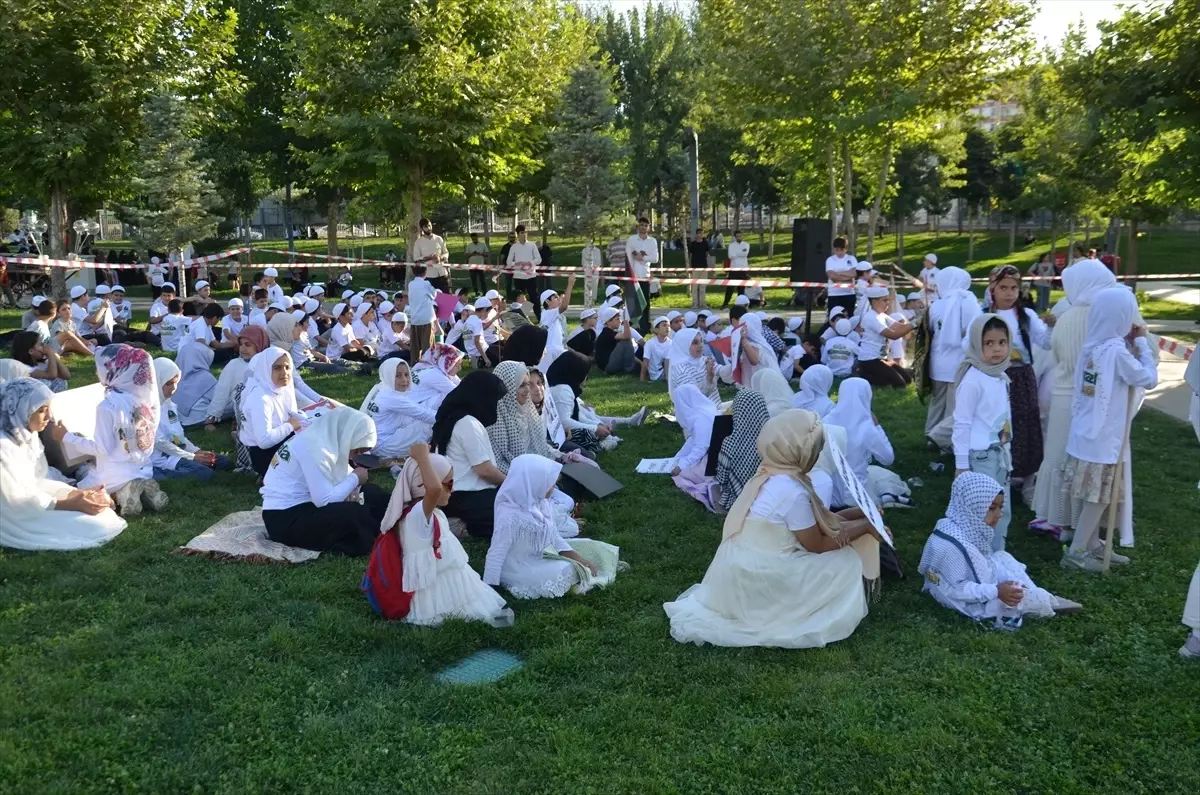 Muş'ta 'Hayat Namazla Güzeldir' Etkinliği Finalde Buluştu
