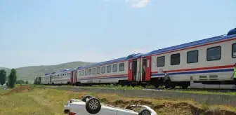 Muş'ta Yük Treni Otomobile Çarptı: Sürücü Yaralandı