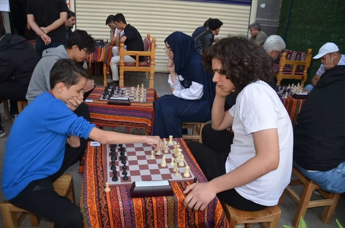 Muş'ta Hızlı Satranç Şampiyonası Düzenlendi