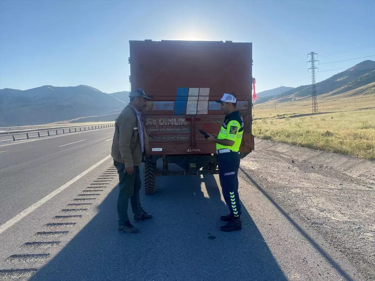 Muş'ta Jandarma, Tarım Araçlarına Yönelik Denetim Gerçekleştirdi