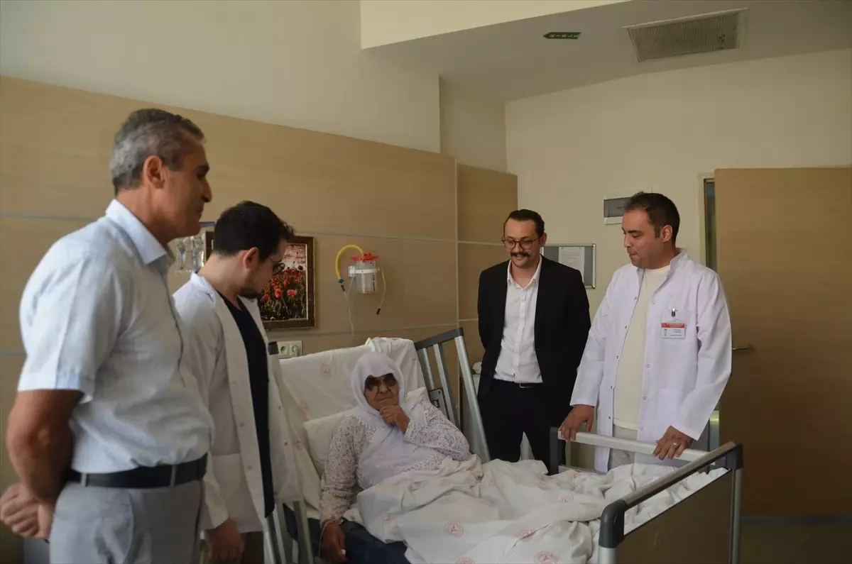 92 Yaşındaki Leyla Demirel'e Kalp Pili Takıldı