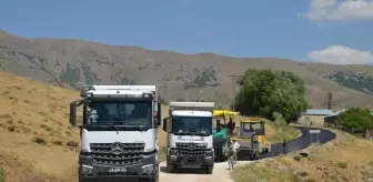 Muş'ta Köy Yolları İçin Asfalt Çalışmaları Devam Ediyor