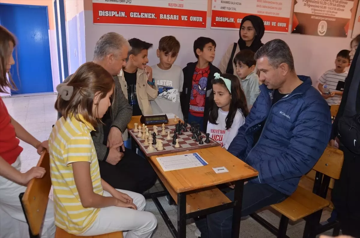 Muş'ta Okullar Arası Satranç Turnuvası Başladı