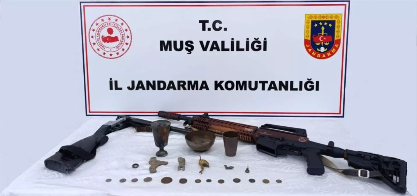 Muş'ta Jandarma Operasyonu: Tarihi Eserler Ele Geçirildi