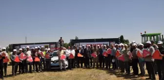 Bulanık'ta Traktör Römorklarına Reflektör Takıldı