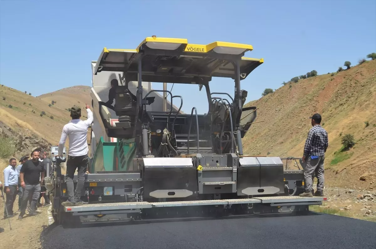 Yarkaya Köyü Yolu Sıcak Asfaltla Kaplandı