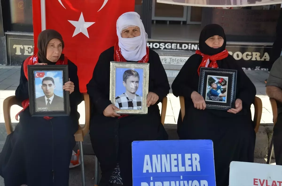 Muş'ta Aileler Terör Örgütünden Kayıp Çocukları İçin Eylemde
