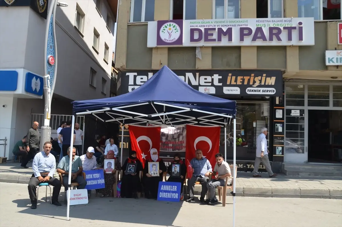 Muş'ta Ailelerin PKK'ya Karşı Evlat Nöbeti Devam Ediyor