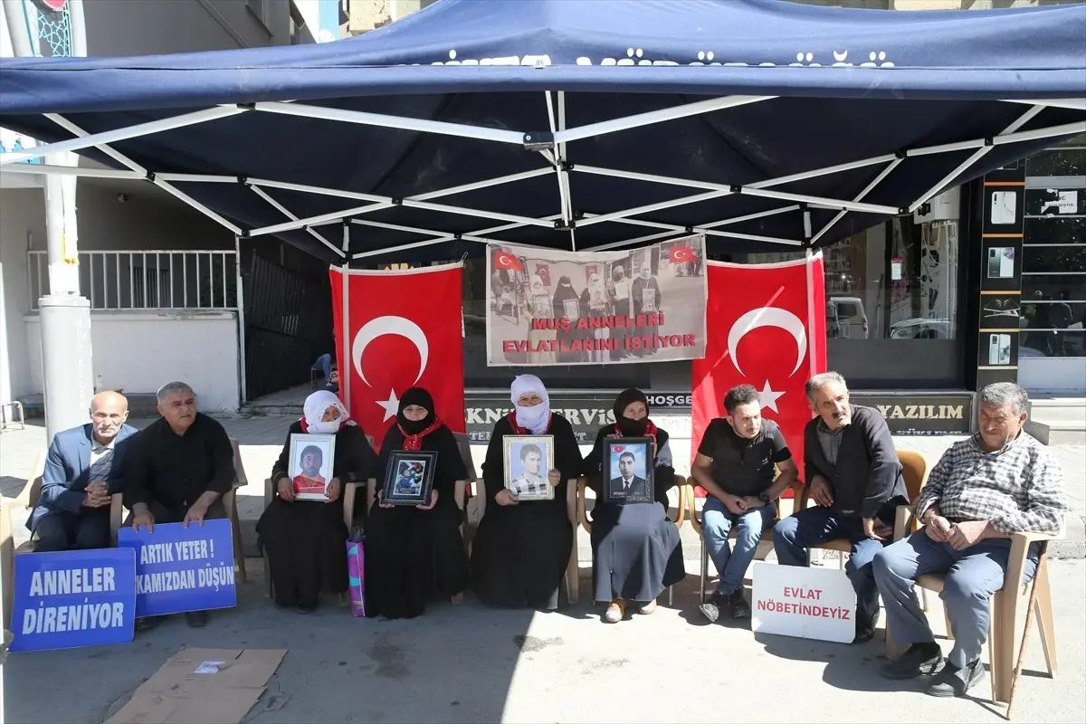Aileler, PKK'dan kaçırılan çocukları için eylemde