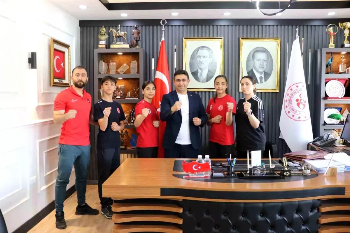 Muşlu Sporcular, Balkan Karate Şampiyonası Öncesi İl Müdürü'nü Ziyaret Etti