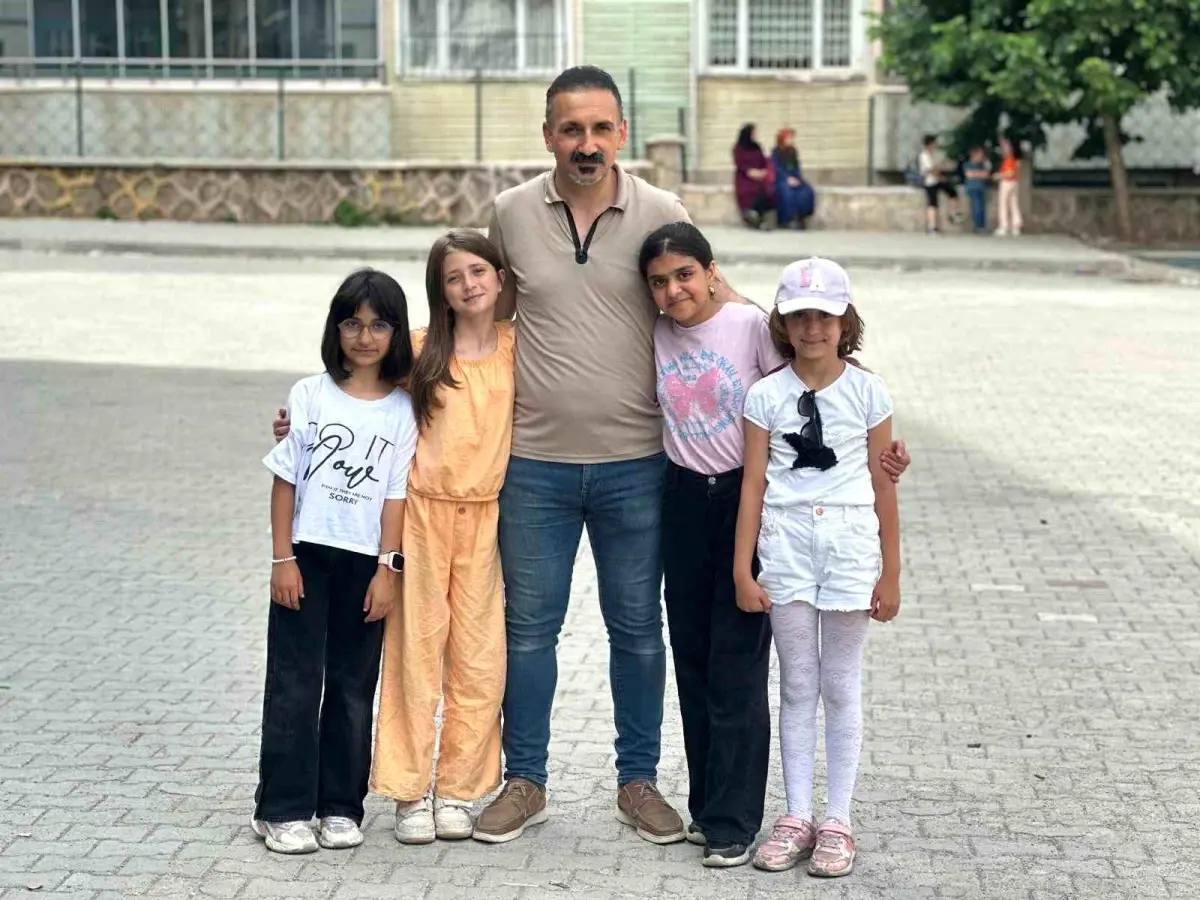 Muşlu Öğrencilerden Gazzeli Çocuklar İçin Anlamlı Şarkı