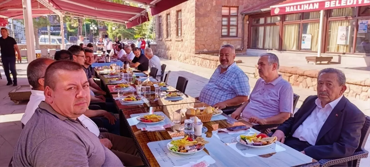 Nallıhan Belediye Başkanı Esnaflarla Kahvaltıda Buluştu