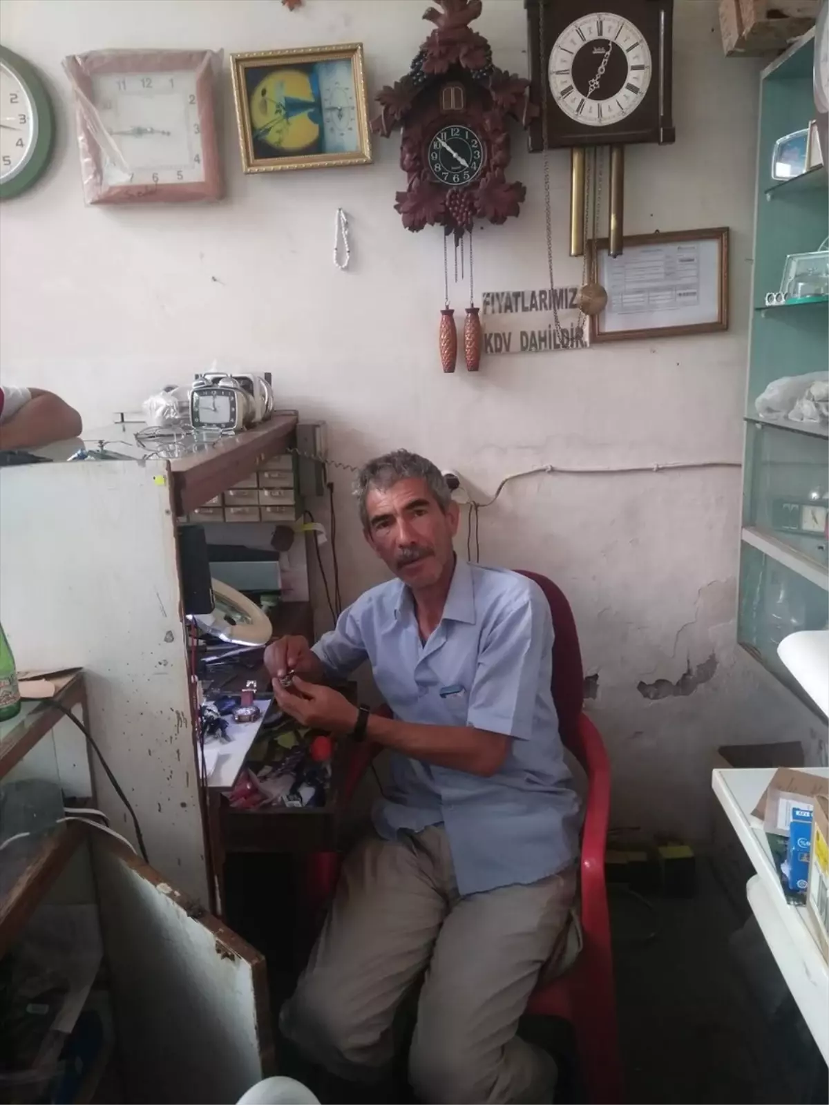 45 Yıldır Nallıhan'da Saat Tamirciliği Yapan Usta