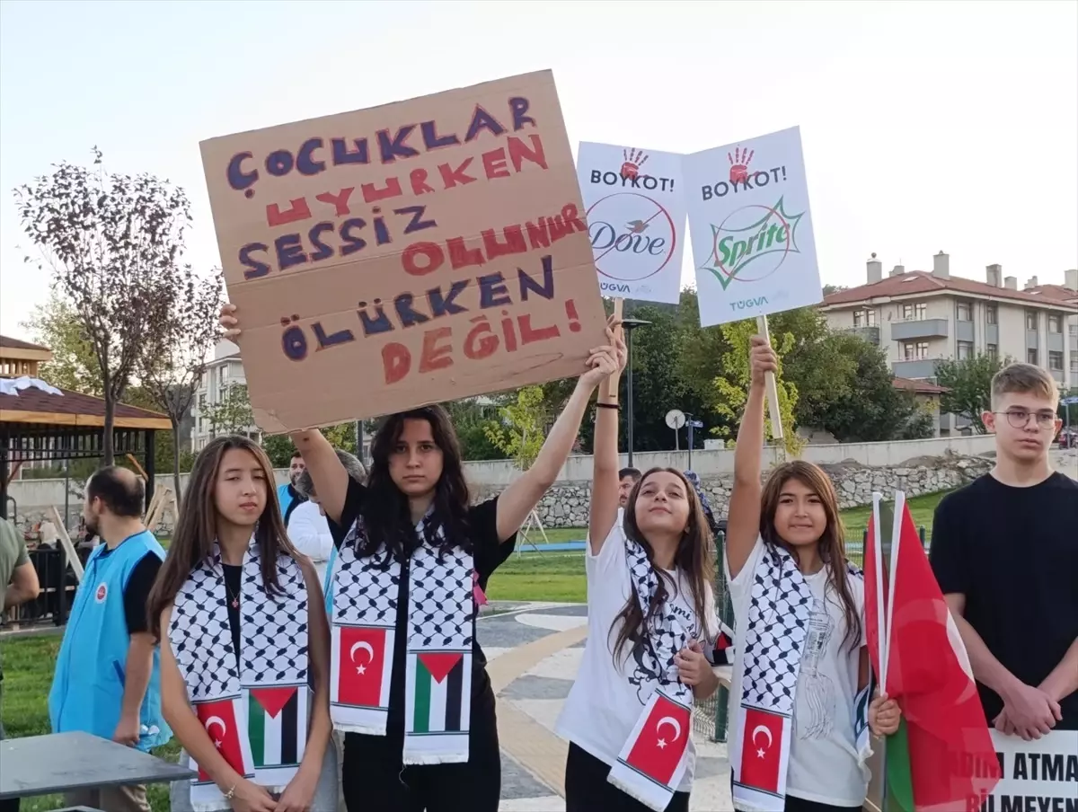 Nallıhan'da Gazze Vicdan Yürüyüşü Düzenlendi