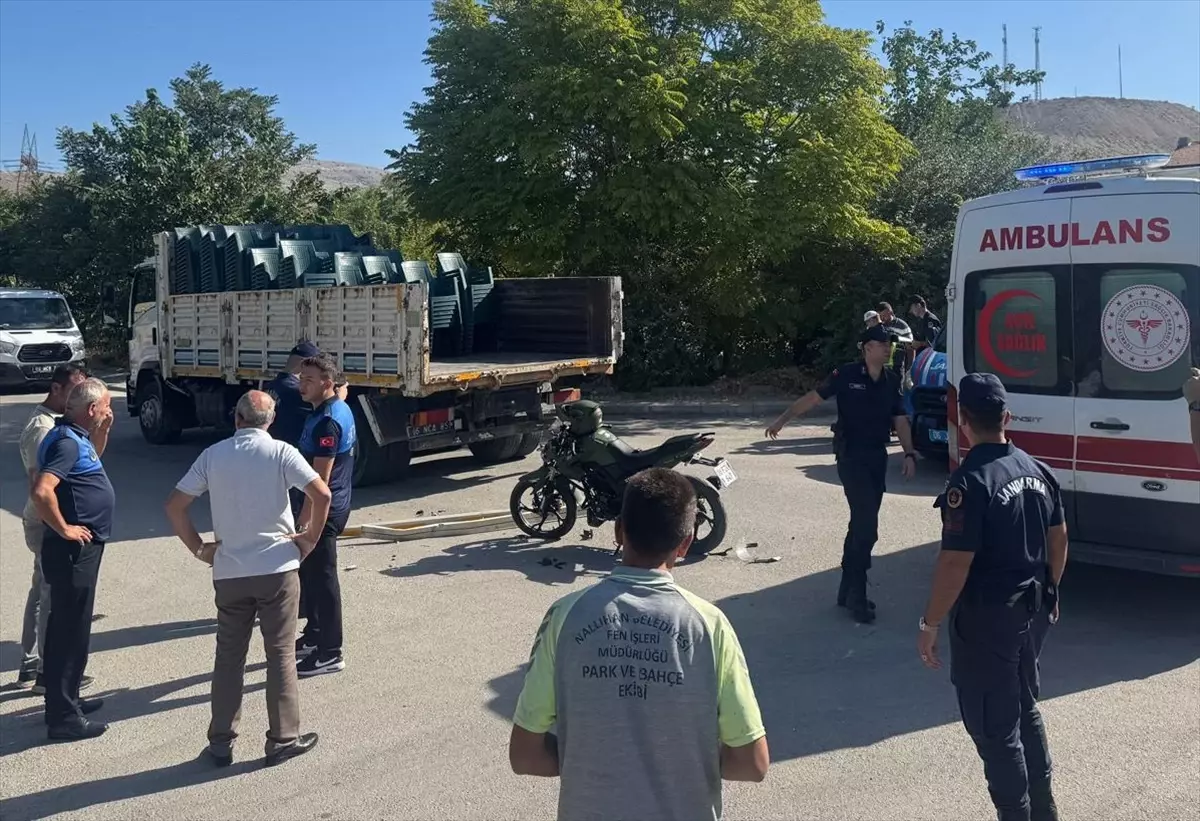 Nallıhan'da Motosiklet Kazası: Sürücü Ağır Yaralandı