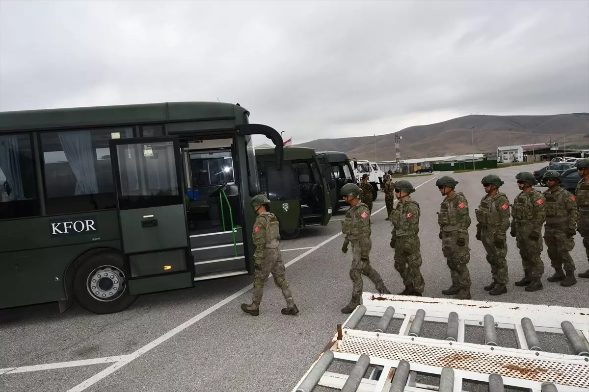 Türk İhtiyat Taburu Kosova'ya İntikal Etti