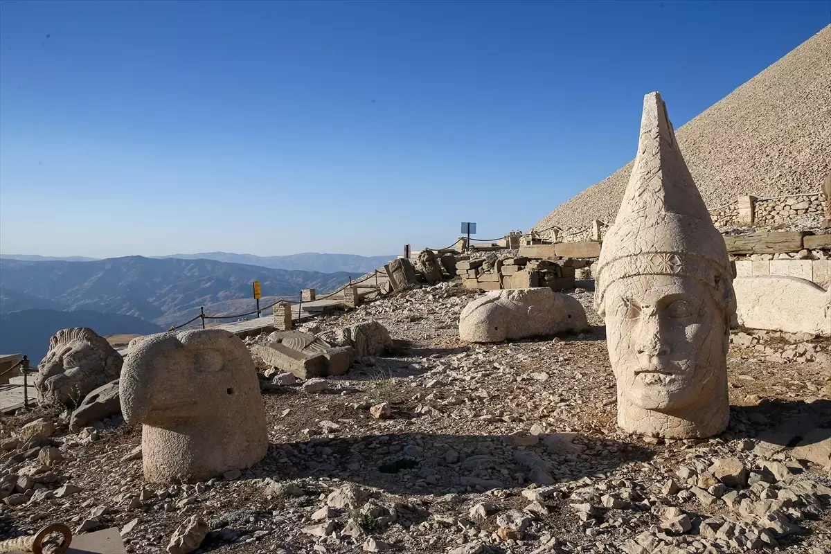 Nemrut Dağı Ören Yeri'ni 7 Yılda 1 Milyon Turist Ziyaret Etti